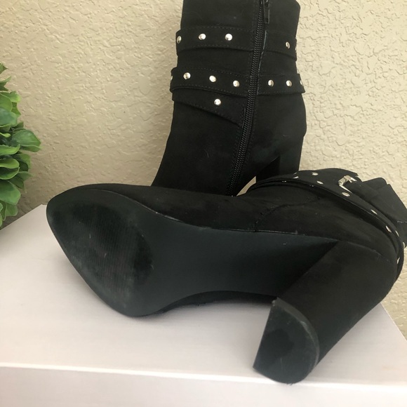 Size 7.5 Kemba heeled booties by JustFab. - Picture 7 of 8